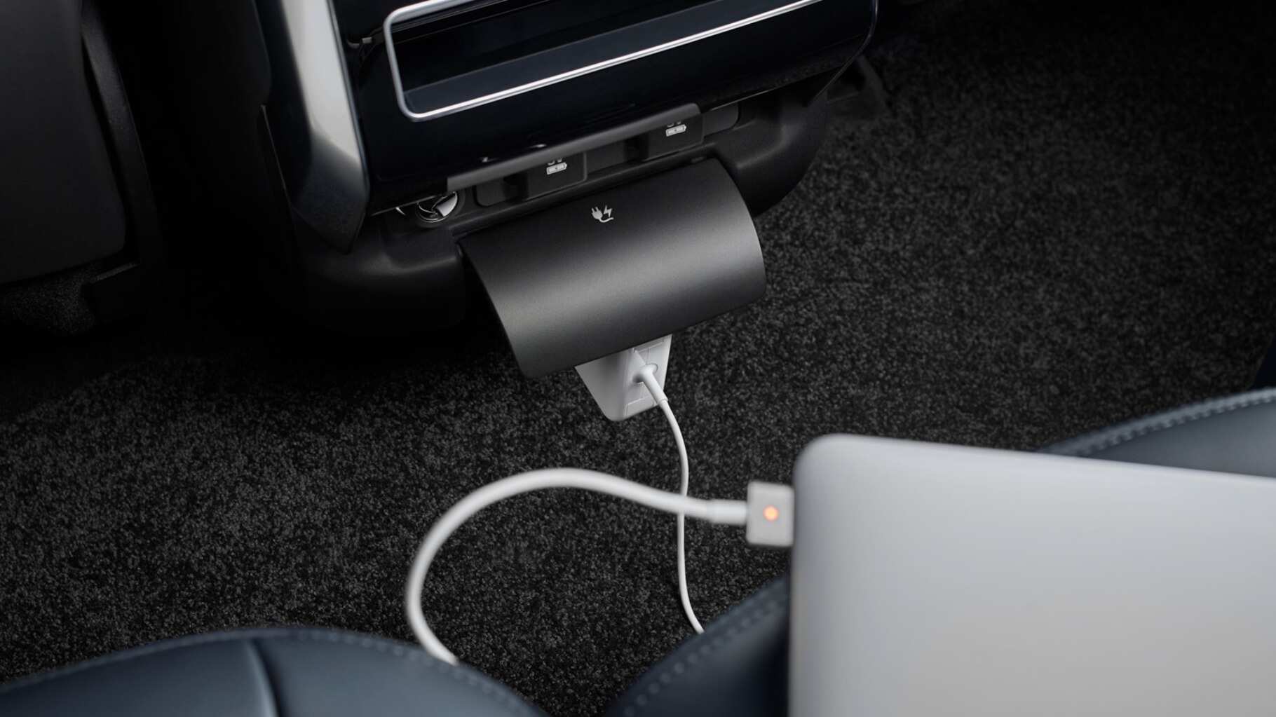 Range Rover Sport is available with two optional domestic plug sockets and five USB ports located throughout the cabin. 